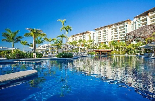 Valle Dorado Condominio | 3BD / 3bath Luxurious Spa Tower @ the Grand Luxxe - other size units available
