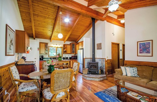 Volcano Casa | Gorgeous 3b/2b house minutes from Natl Park & Volcano Village. Family friendly!