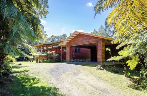 Volcano Casa | Gorgeous 3b/2b house minutes from Natl Park & Volcano Village. Family friendly!
