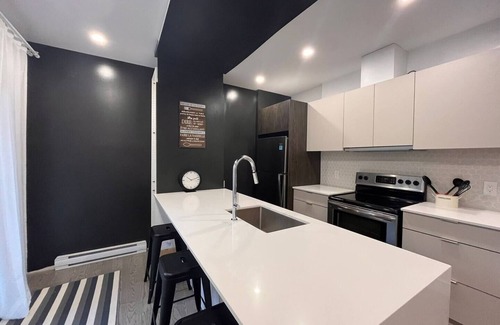 Verdun Apartamento | Gorgeous 3bd, Free Street Parking. Pet Friendly