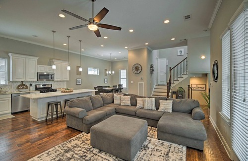 Shady Acres Casa | Gorgeous 3BD Townhouse in trendy area near downtown