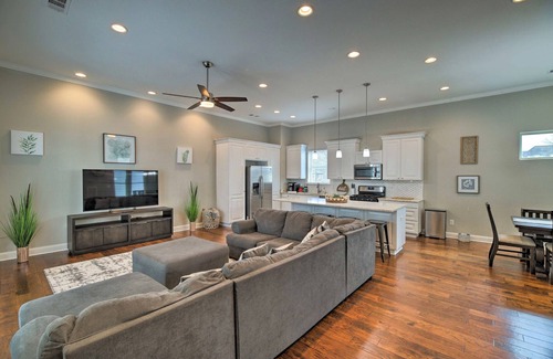 Shady Acres Casa | Gorgeous 3BD Townhouse in trendy area near downtown
