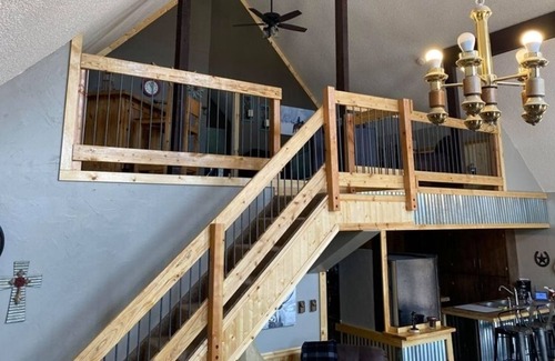 Spring Valley Casa | *Gorgeous 3bdrm Cabin Sleeps 12 on a Private Lake*