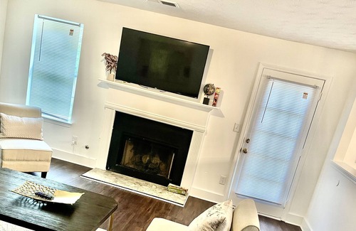 Riverdale Casa | Gorgeous 3BR/2.5BA Home 10mi from Atlanta Airport!