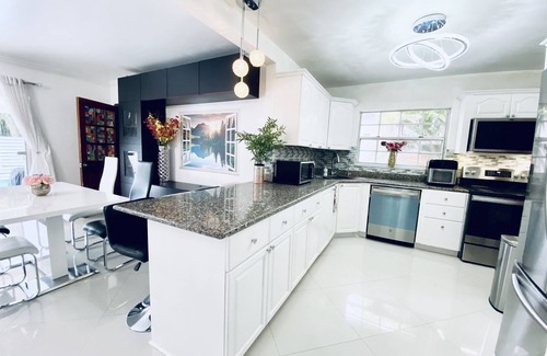 Surfside Villa | Gorgeous 4-bedroom villa with pool - walk to beach