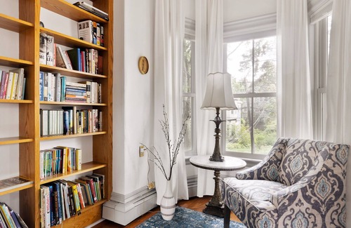 Porter Square Casa | Gorgeous 4+ br 3.5 ba Harvard mansion: Cambridge Cosmopolitan