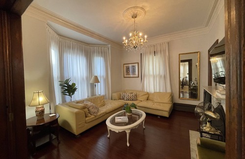 Porter Square Casa | Gorgeous 4+ br 3.5 ba Harvard mansion: Cambridge Cosmopolitan