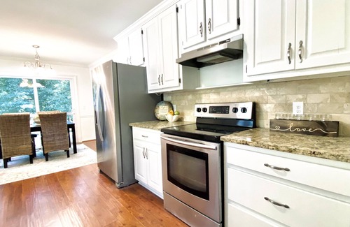Alpharetta Casa | Gorgeous 4 BR Home - 1.5 mi from DT Alpharetta and Avalon