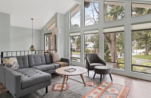 Renton Casa | Gorgeous 4BR House in Renton w/ Fenced Yard