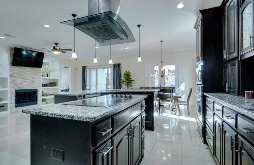 Irving Casa | GORGEOUS 5-bd 4ba w Pool, Hot Tub, 2 kitchens, & Game Room Near Dallas Airports!