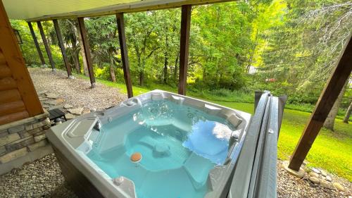 Ellicottville Chalet De Esquí | Gorgeous 5 Bdr with Hot Tub - Walk to Holi-Mont!
