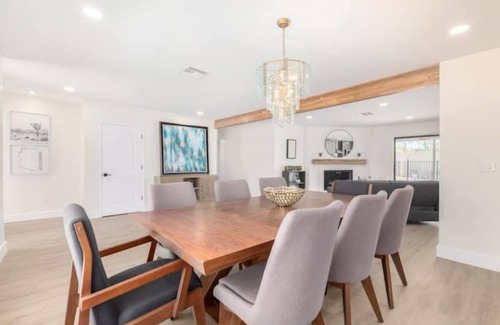 Tucson Casa | Gorgeous 5 Bedroom / 4 Bath Home with Heated Pool!