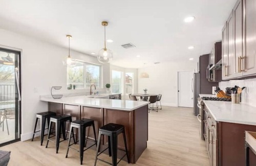 Tucson Casa | Gorgeous 5 Bedroom / 4 Bath Home with Heated Pool!