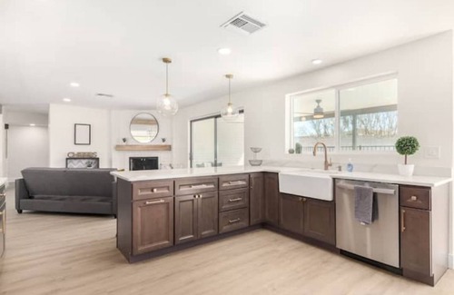 Tucson Casa | Gorgeous 5 Bedroom / 4 Bath Home with Heated Pool!