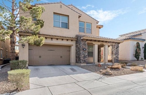 Calico Ridge Casa | Gorgeous 5 bedroom 4 1.2 bath home located in golf and guard gate community.
