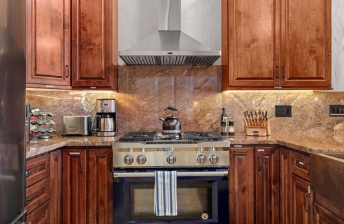 Atascadero Casa | Gorgeous 5-bedroom, sleeps 12, centrally located, spa, pool, spacious & relaxing