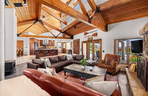 Atascadero Casa | Gorgeous 5-bedroom, sleeps 12, centrally located, spa, pool, spacious & relaxing
