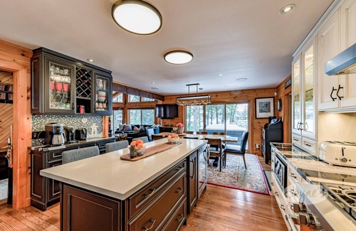 Port Carling Cabaña | Gorgeous 6 bed 3 bath cottage on Lake Muskoka! West Exposure! Beach! Hot Tub!