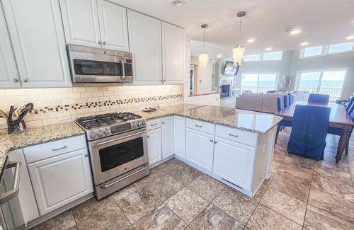 Bay Ridge Casa | Gorgeous 6 Bed, 5 Bath Beachfront Home With Private Beach!