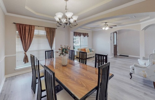 Murphy Casa | Gorgeous 6 Bedroom Plano Home