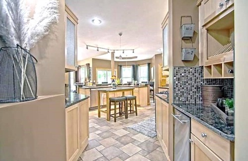 New Carlisle Casa | Gorgeous 6 bedroom "Retreat" - Indoor and Outdoor!