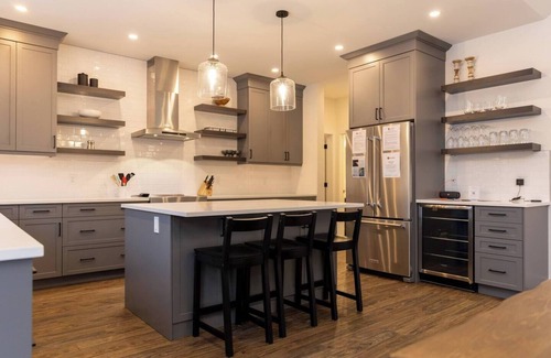 East Kootenay Chalet De Esquí | Gorgeous 6 Bedroom with 2 Hot Tubs