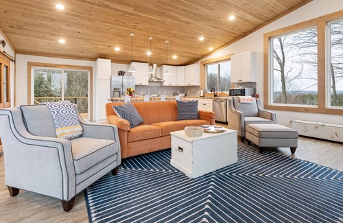 Williamsburg Cabina | 🐎 Gorgeous 6BDR Farmhouse w/ Stables & 3 Paddocks ➠ 9246!