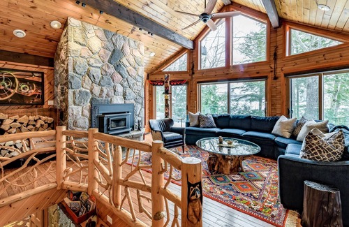 Port Carling Villa | ¡Hermosa cabaña de 6 dormitorios y 3 baños en el lago Muskoka!