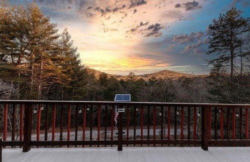 Mineral Bluff Chalet De Esquí | Gorgeous 6BR Cabin w/Spa, Firepit, Arcade& Mountain View
