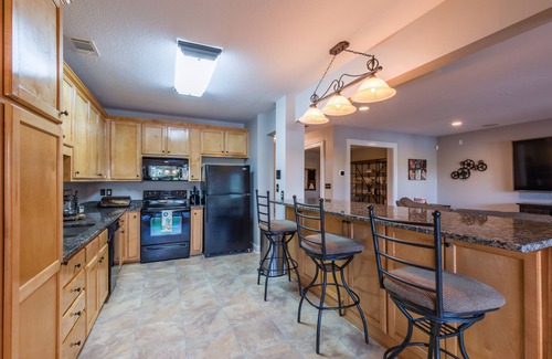 Valley Casa | Gorgeous 6BR Lake Home w/Pool, Hot Tub & Boathouse