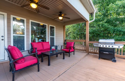 Valley Casa | Gorgeous 6BR Lake Home w/Pool, Hot Tub & Boathouse