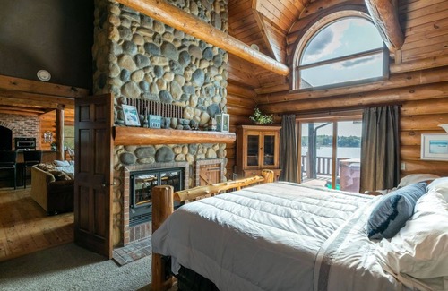 Wautoma Cabina | Georgeous 7 Bedroom Log Lodge Sauna 2 Chimeneas Sala de juegos Wi-Fi Slps hasta 24