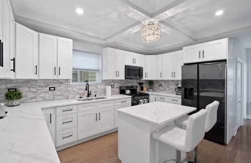 Cragin Casa | Gorgeous 7BD Home
