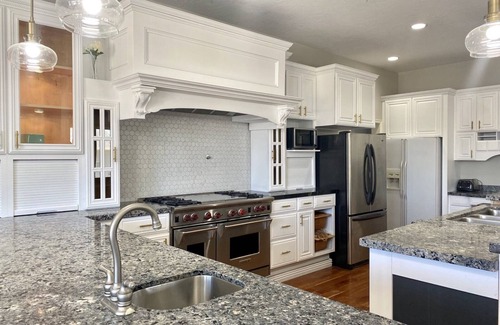 Cedar City Casa | Gorgeous 8-Bedroom Mansion with Private Pool in Cedar City
