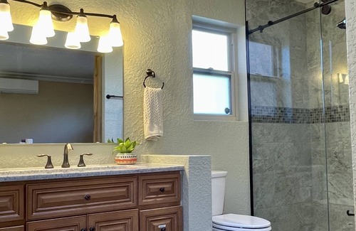 Sandia Heights South Casa | Gorgeous Adobe home. Next to park! Mountain Foothills, tons of natural light!