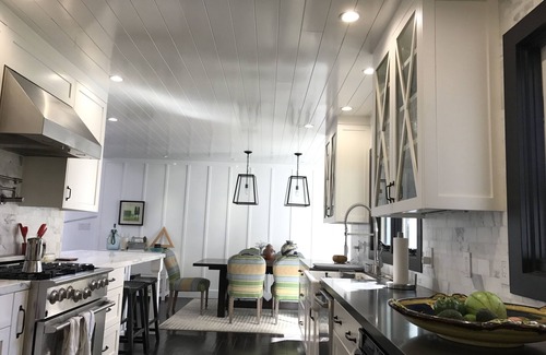 Tree Section Casa | Gorgeous and Spacious 4BR Retreat; Walk to Beach and Restaurants