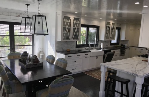 Tree Section Casa | Gorgeous and Spacious 4BR Retreat; Walk to Beach and Restaurants