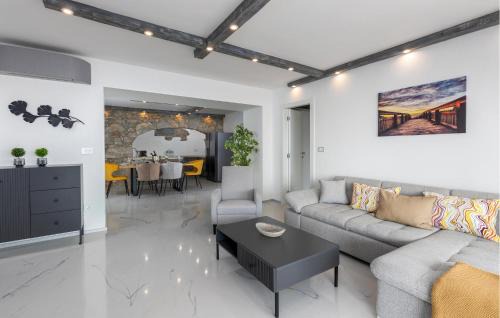 Bregi Apartamento | Gorgeous Apartment In Bregi With Sauna
