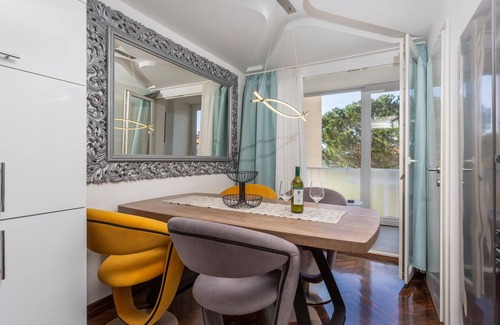 Sarsoni Apartamento | Precioso apartamento en Rijeka con WiFi