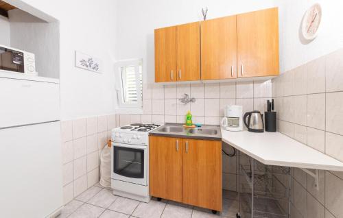 Stinica Apartamento | Gorgeous Apartment In Stinica With Wifi