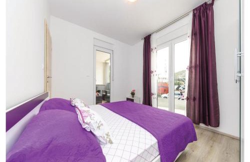 Vinisce Apartamento | Gorgeous Apartment In Vinisce With Wifi