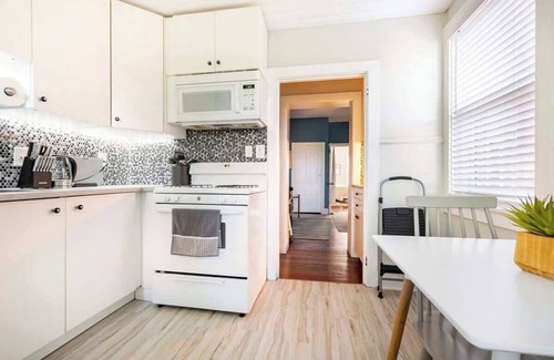 Downtown Wilmington Apartamento | Gorgeous APT w King Bed/full kitchen/prvt laundry