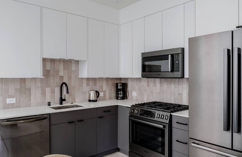 West Woodland Casa | Gorgeous Ballard 2BR w/ Rooftop Patio, near Shops & Food, by Blueground