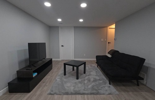 Calgary Casa | Gorgeous Basement Apartment