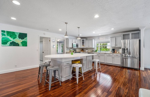 North Palm Beach Casa | Plano de planta abierto hermoso moderno con hermoso patio trasero
