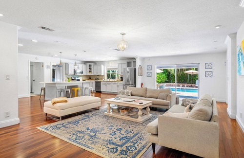 North Palm Beach Casa | Plano de planta abierto hermoso moderno con hermoso patio trasero