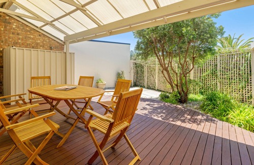 Moana Casa | Gorgeous Beach and Ocean Views - Located right on the Beach