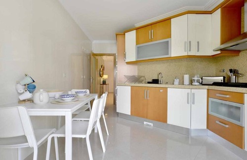 Lombos Apartamento | Classy Beach Flat 2BR Playa de Carcavelos - CheckinHome