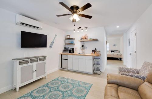 Mid Island Casa | Gorgeous Beach Condo with Pool Spa and Bikes