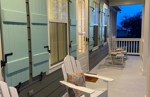 Long Beach Casa | Gorgeous beach home with a salt water pool. Perfect for a summer vacation!
